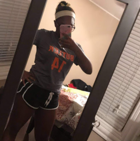 Profile Picture of Cordya Fouch (@cordyafouch) on Poshmark