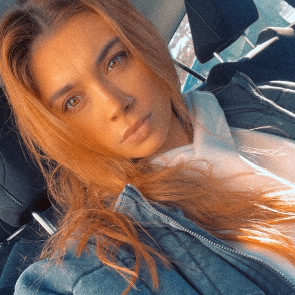 Profile Picture of Adriana Sinapi (@adrianasinapi31) on Poshmark