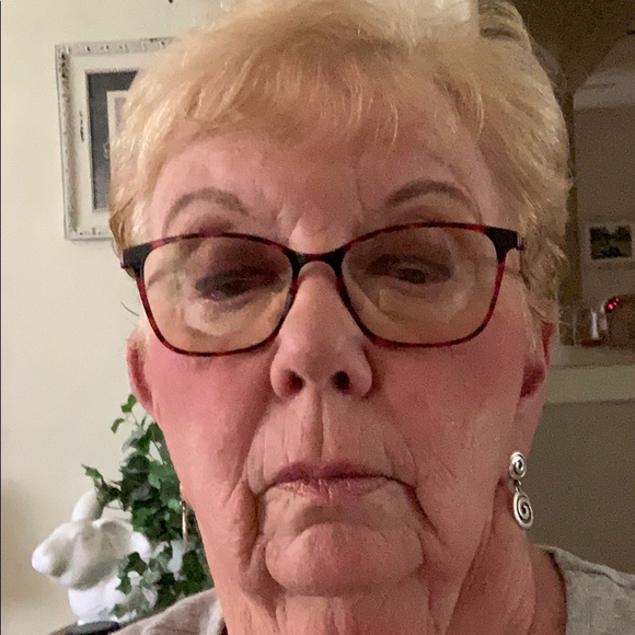 Profile Picture of Barb Cabble (@16810robson) on Poshmark