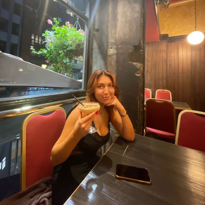 Profile Picture of Laurie Robertson (@laurierobertson) on Tiktok