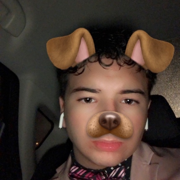 Profile Picture of Nathan Luna (@nathanluna21) on Poshmark