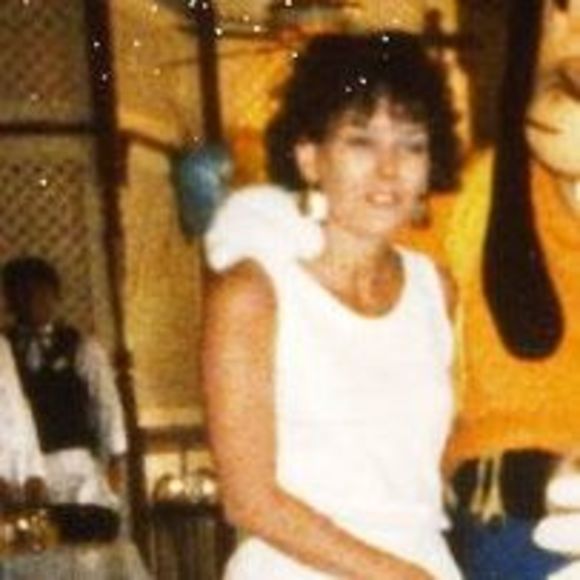 Profile Picture of Karen Mestichelli (@kmestichelli) on Poshmark