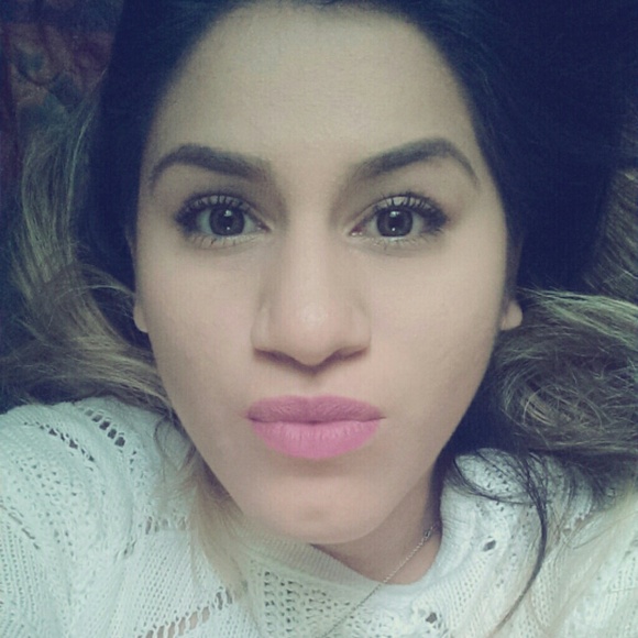 Profile Picture of Diana Torales (@dianatrls) on Poshmark