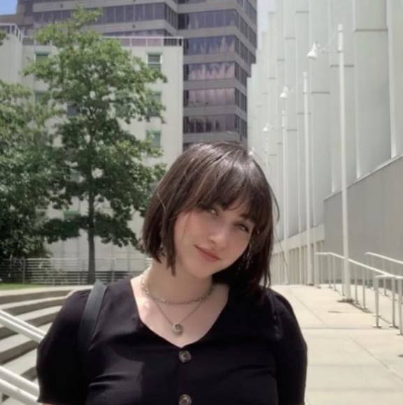 Profile Picture of Emily Perlman (@kruled) on Poshmark