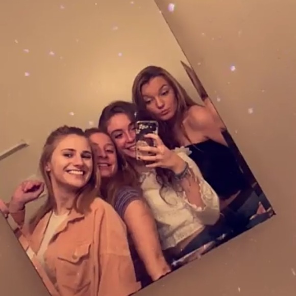 Profile Picture of Emma Lynagh (@emma_lynagh) on Poshmark