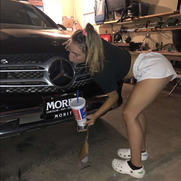 Profile Picture of Addison Barber (@addisonbarber69) on Poshmark