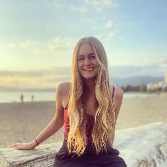 Profile Picture of Alanah Levandosky (@alanahl) on Poshmark