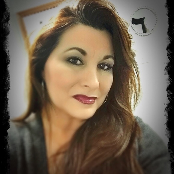 Profile Picture of Tammy Pottmeyer (@tztime08) on Poshmark