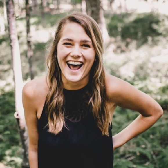 Profile Picture of Autumn Bridgers (@autumnbrookeg) on Poshmark