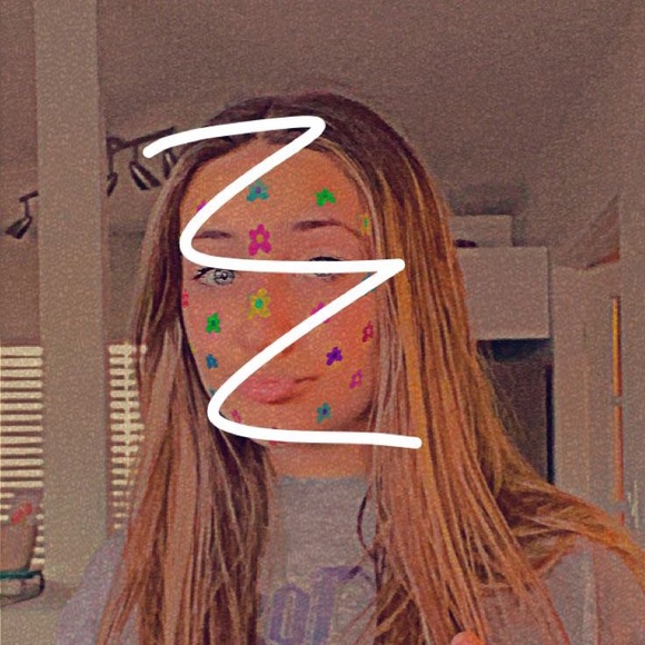 Profile Picture of Kailynn Stefanopoulos (@kai_1207) on Poshmark