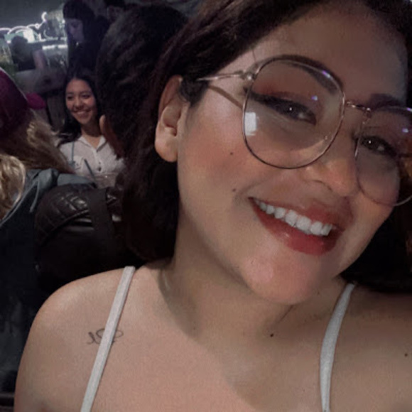 Profile Picture of De la cruz avendaño Luz mariel (@mariel848) on Poshmark