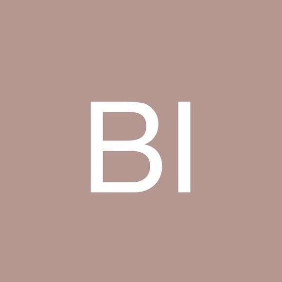 Profile Picture of Brianna Irish (@brianna_irish) on Poshmark