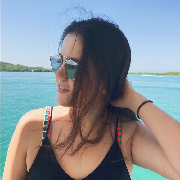 Profile Picture of Amparo Velez (@amparovelez) on Poshmark