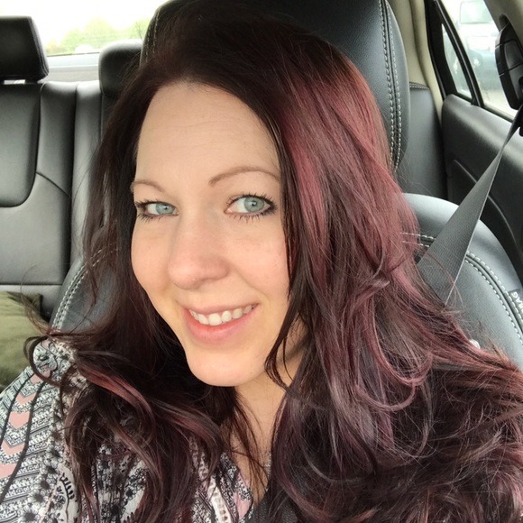 Profile Picture of Shawnda Rasco (@sbrasco) on Poshmark