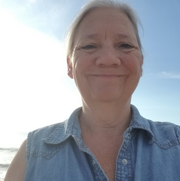 Profile Picture of Joyce Divelbiss (@topxes) on Poshmark