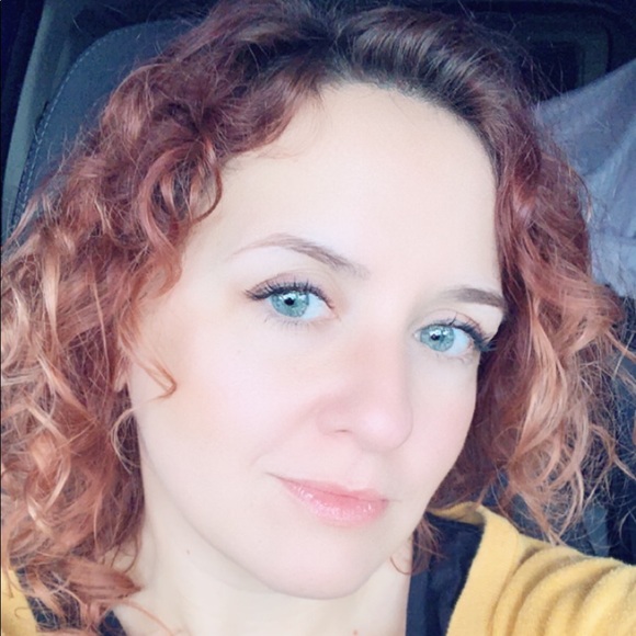 Profile Picture of Aleasha Weimer (@aleashaweimer) on Poshmark