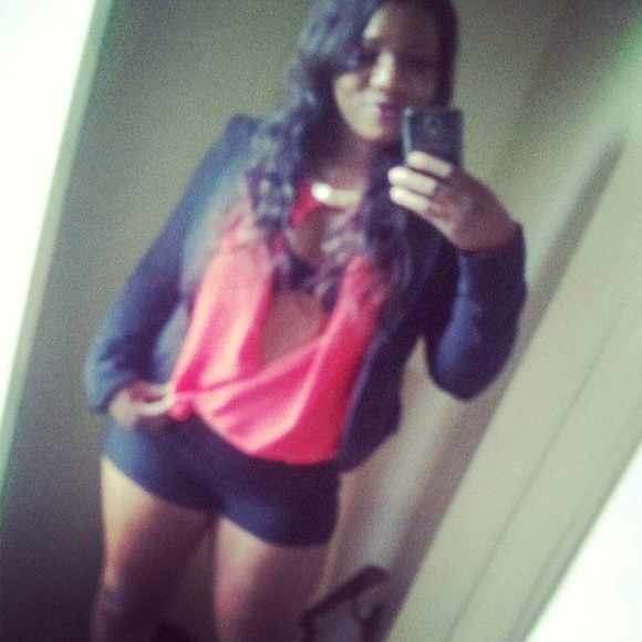 Roshanae Anderson - Poshmark Profile Picture of Roshanae Anderson (@tiamariepalace) on Poshmark