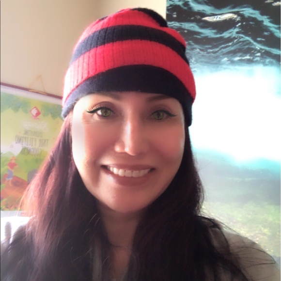 Profile Picture of Rose Ramminger (@rosemeryl) on Poshmark