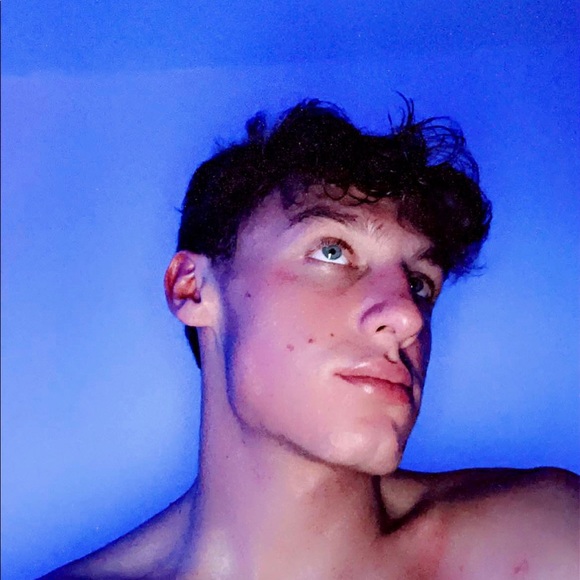Profile Picture of Christopher Connelly (@connellychrisvb) on Poshmark