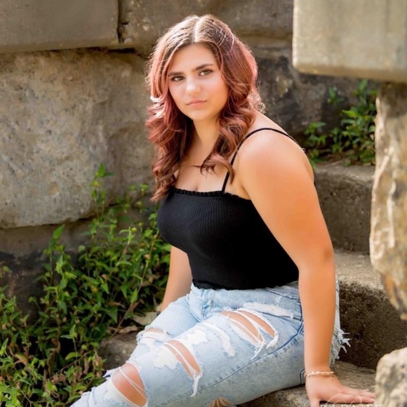 Profile Picture of Addie Gidopoulos (@addiem_g) on Poshmark