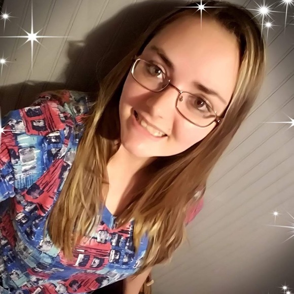 Profile Picture of Danielle Fryer (@almeda2309) on Poshmark