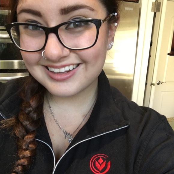 Profile Picture of Ashlyn Aulicino (@ashes787) on Poshmark