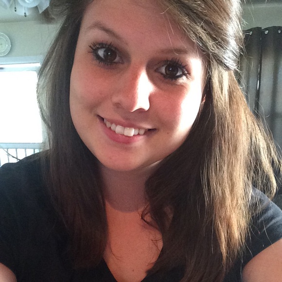 Andie Gradillas - Poshmark Profile Picture of Andie Gradillas (@agradillas13) on Poshmark