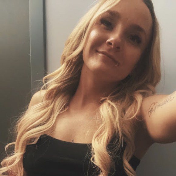 Profile Picture of Brii Cairns (@briannecairns) on Poshmark