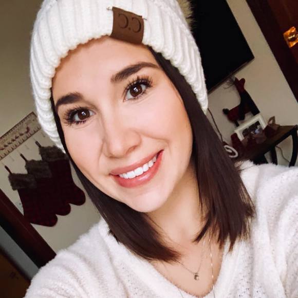 Mackenzie Fleagle - Poshmark Profile Picture of Mackenzie Fleagle (@m_fleagle) on Poshmark