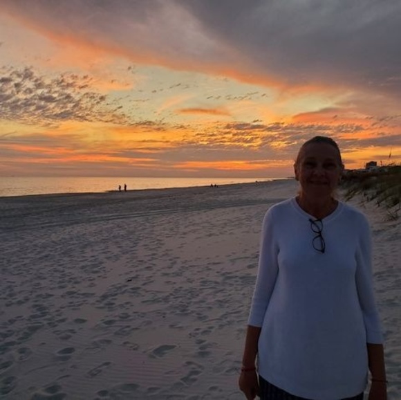Profile Picture of Pamela Baer (@pambaer1809) on Poshmark