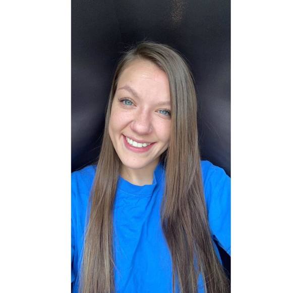 Profile Picture of Jessica Carlton (@jessica_raec) on Poshmark