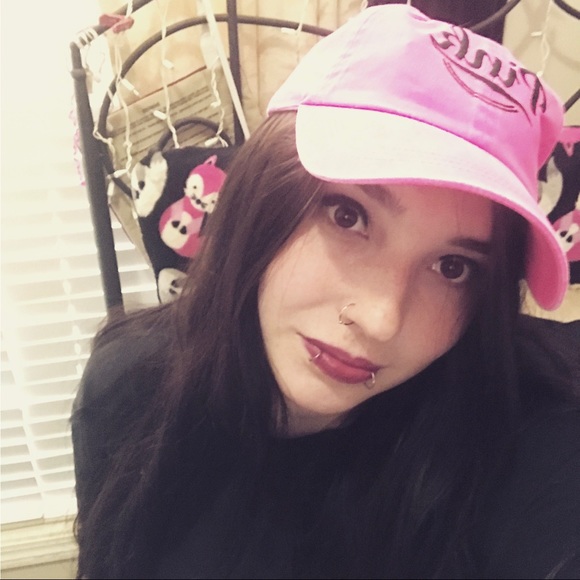 Profile Picture of Rebekkah Sinacore (@bexxybooz) on Poshmark
