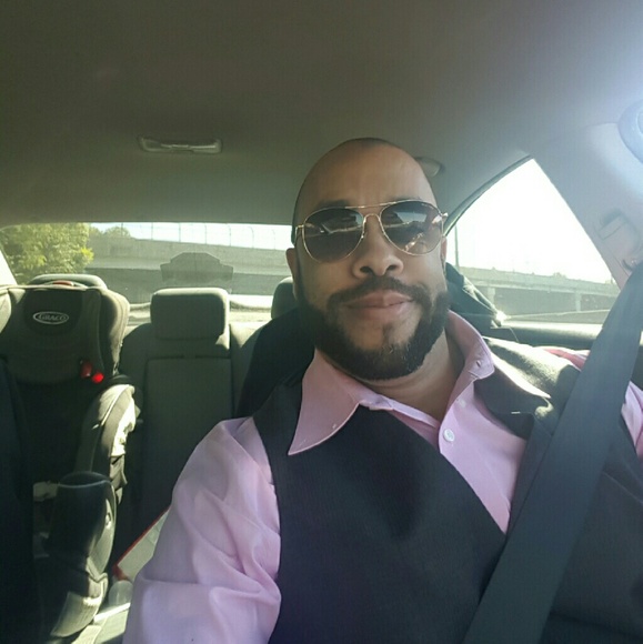 Profile Picture of Simon Brown (@simonxmb) on Poshmark