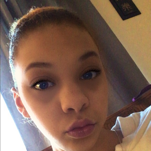 Profile Picture of Tyra Harnish (@tyraharnish) on Poshmark