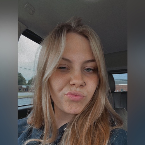 Profile Picture of Carly hoffman Ann (@carlyannhoffman) on Poshmark