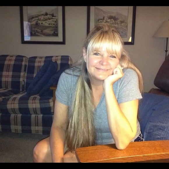 Profile Picture of Debbie Crone (@dcrone3) on Poshmark