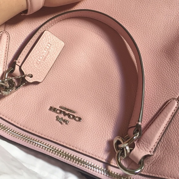 Profile Picture of Mercedes Goolkasian (@mercedes7eg) on Poshmark