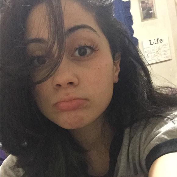 Profile Picture of Alexandra Tofani (@alexxxsunshine) on Poshmark