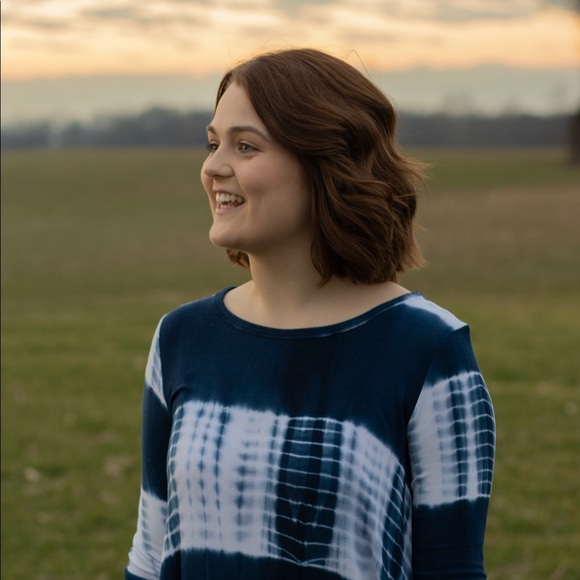 Profile Picture of Caralyn Dimatties (@caralyngrace) on Poshmark