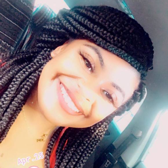 Profile Picture of Tiara Horton (@tiarahorton) on Poshmark
