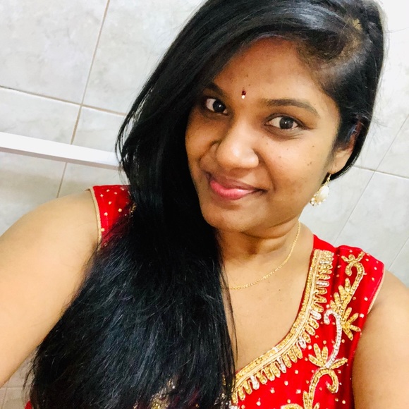 Profile Picture of Navita Persaud (@oceanmist1988) on Poshmark