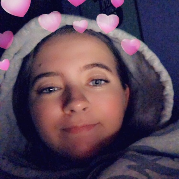 Audrey Rolbiecki - Poshmark Profile Picture of Audrey Rolbiecki (@18audreyrose) on Poshmark