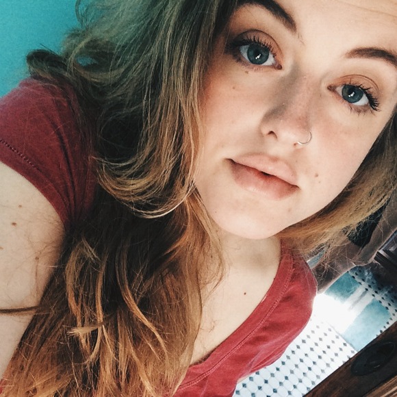 Profile Picture of Meghan Yahrling (@meghanwhy) on Poshmark