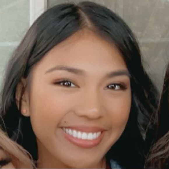 Jennifer Oreiro - Poshmark Profile Picture of Jennifer Oreiro (@jenniferoreiro) on Poshmark