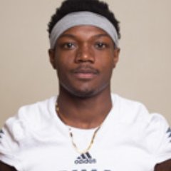 Profile Picture of M E E C H I E  🏝 (@TheDeeHolt_4) on Twitter