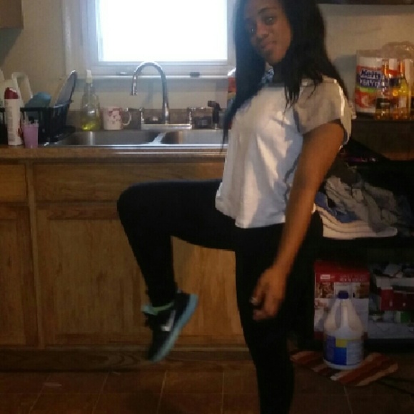 Profile Picture of Monique Stansbury (@moniquestansbu) on Poshmark