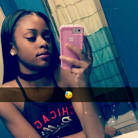 Profile Picture of Tania Liason (@itsskissesss) on Poshmark