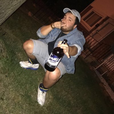 Profile Picture of  😒DenimSaddy 😒 (@DakotaJames27) on Twitter