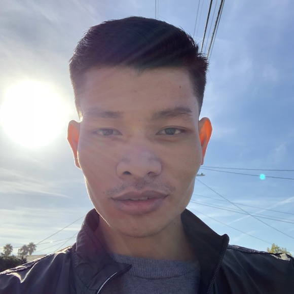 Profile Picture of Quang Tran (@quangtran394) on Poshmark