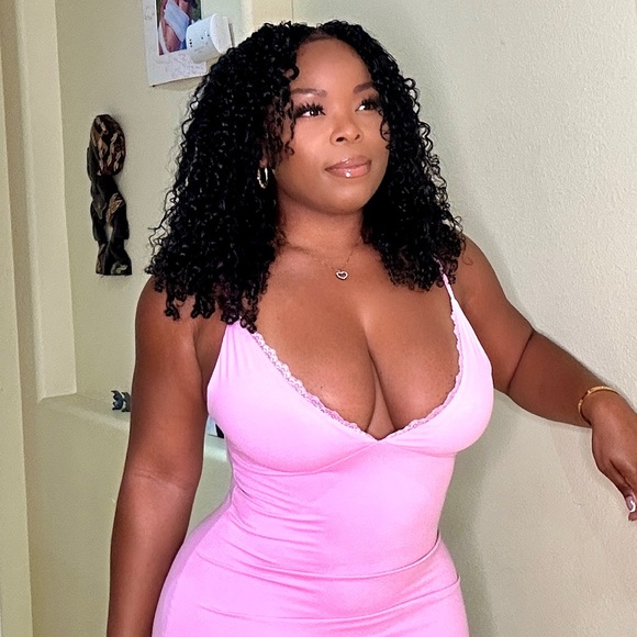 Profile Picture of Kay Barkus (@iammskay) on Poshmark